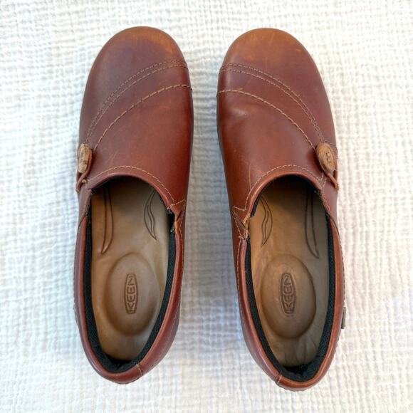 Keen Mora Button Slip On Size 7.5 Brown Leather Wedge Loafer Clog Slip On - Picture 2 of 10